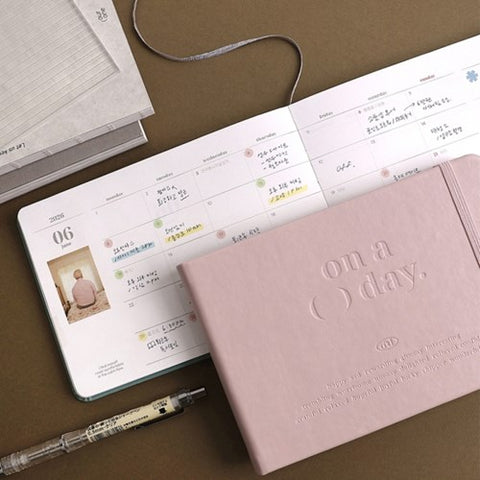 2026 On a ( ) Day Weekly Planner Wide [4colors]