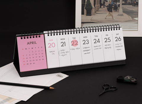 2025 Desk Weekly Calendar