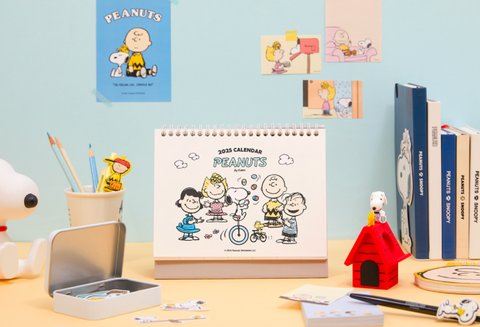 2025 Peanuts Snoopy Desk Calendar