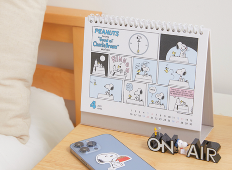 2025 Peanuts Snoopy Desk Calendar