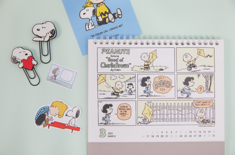 2025 Peanuts Snoopy Desk Calendar