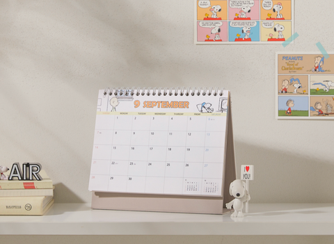 2025 Peanuts Snoopy Desk Calendar