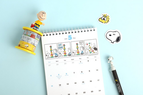 2025 Peanuts Snoopy Desk Calendar V