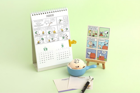 2025 Peanuts Snoopy Desk Calendar V