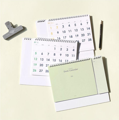 2026 A Piece of Desk Calendar [4colors]