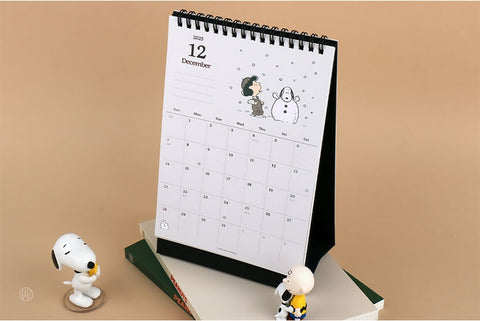 2026 Peanuts Snoopy Desk Calendar A5