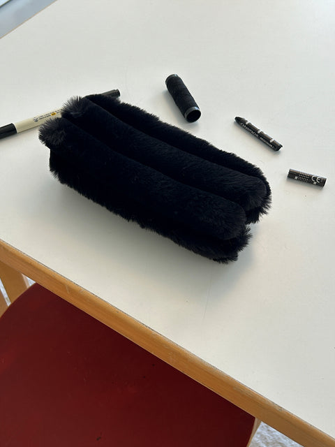 Clam Round Pencil Case [Fur Black Stripe] | Pen Pouch