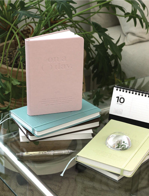 2026 On a ( ) Day Weekly Planner [4colors]