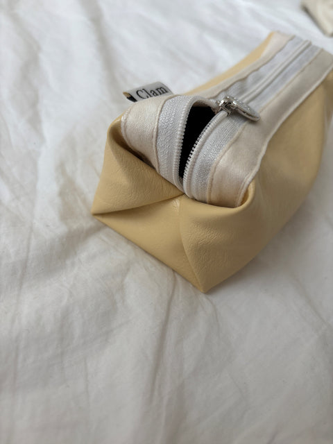 Clam Round Pencil Case [Leather Lemon Cream] | Pen Pouch