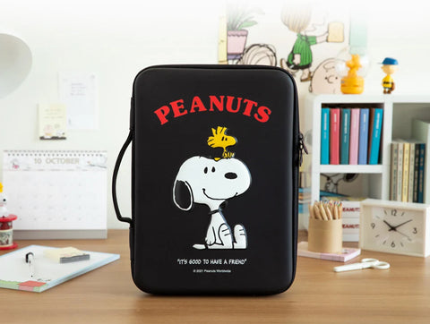 11" PEANUTS Snoopy iPad Case [Black]