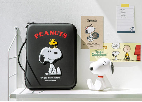 11" PEANUTS Snoopy iPad Case [Black]